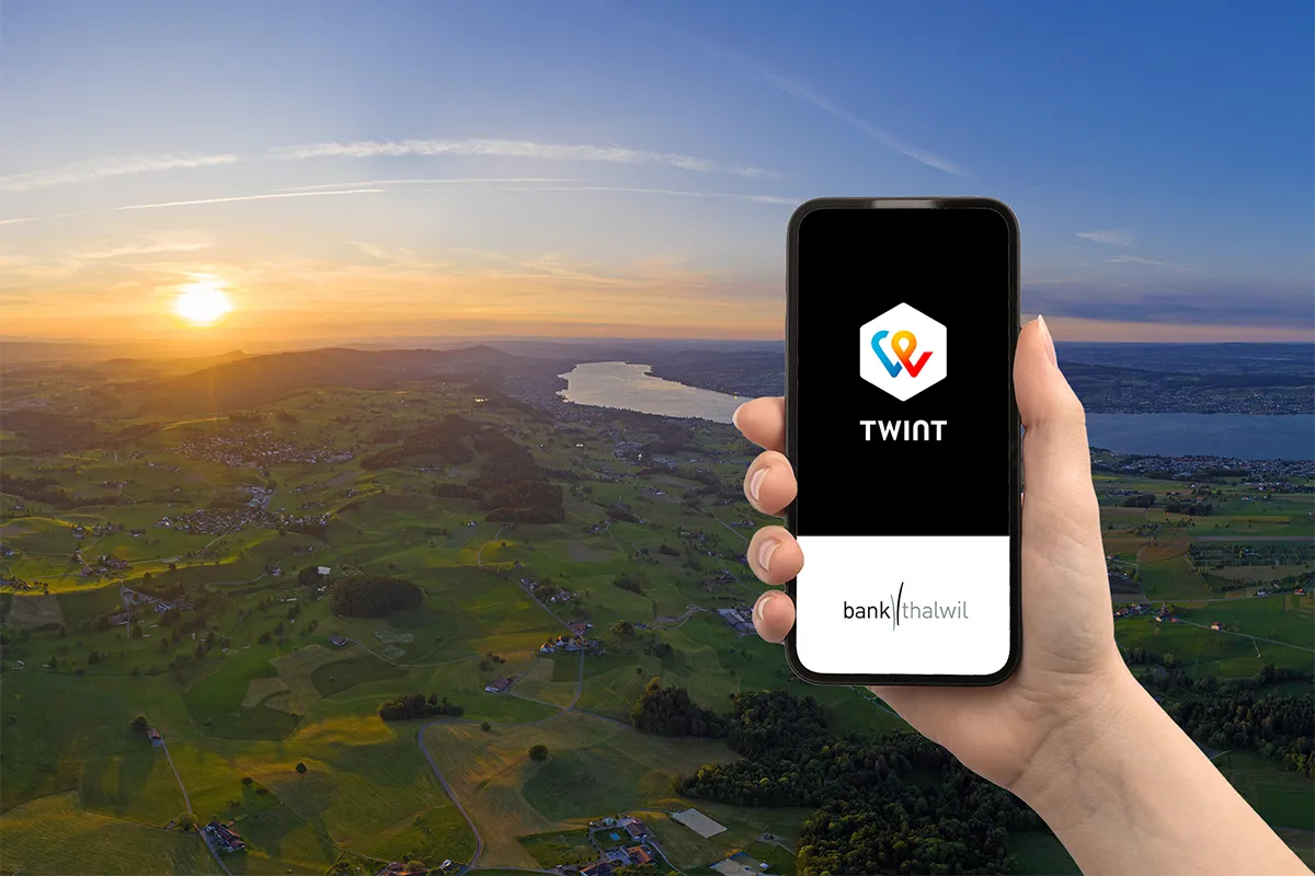 Bank Thalwil Twint vor Zürichsee